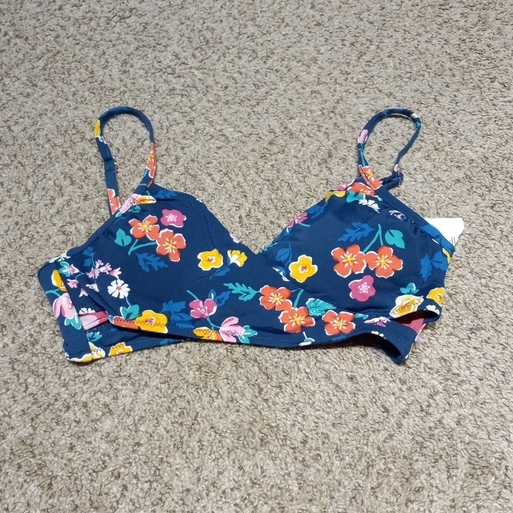 MAKE OFFER ~ 🏖 VERA BRADLEY S(4/6) reversible Swim top, NWT, $64